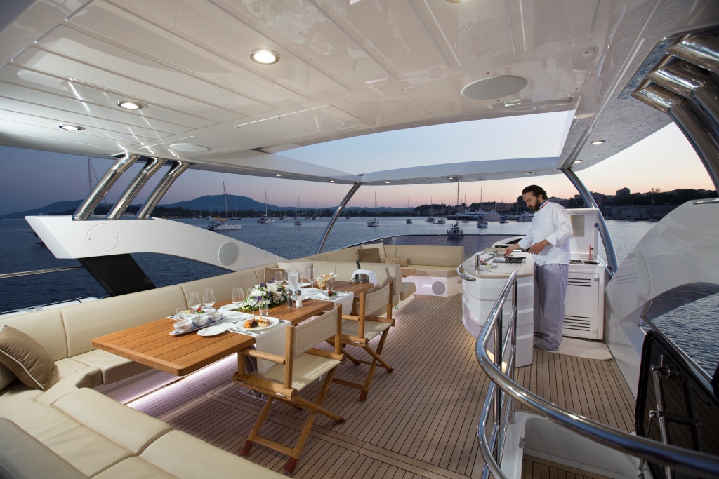 Motor Yacht FINEZZA - Sundeck.jpg