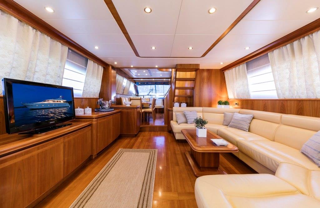 Motor Yacht GORGEOUS - 004.jpg