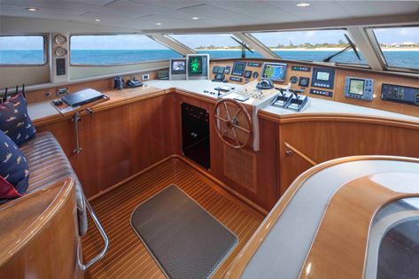 Motor Yacht GRAND BAROSSA - Wheelhouse.jpg