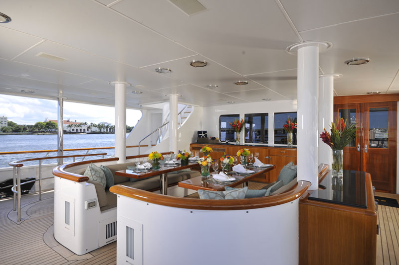 Motor Yacht GRAVITAS -  Alfresco dining.jpg
