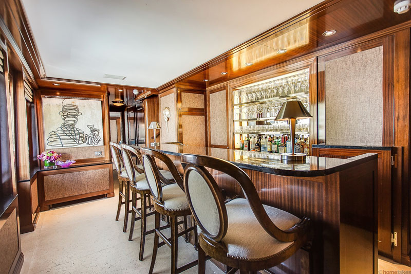 Motor Yacht GRAVITAS -  Bar.jpg