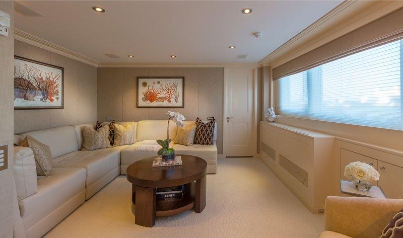 Motor Yacht GRAVITAS -  Master lounge.jpg