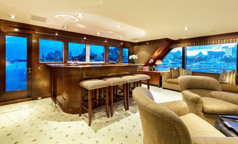 Motor Yacht GRAVITAS -  Skylounge bar.jpg