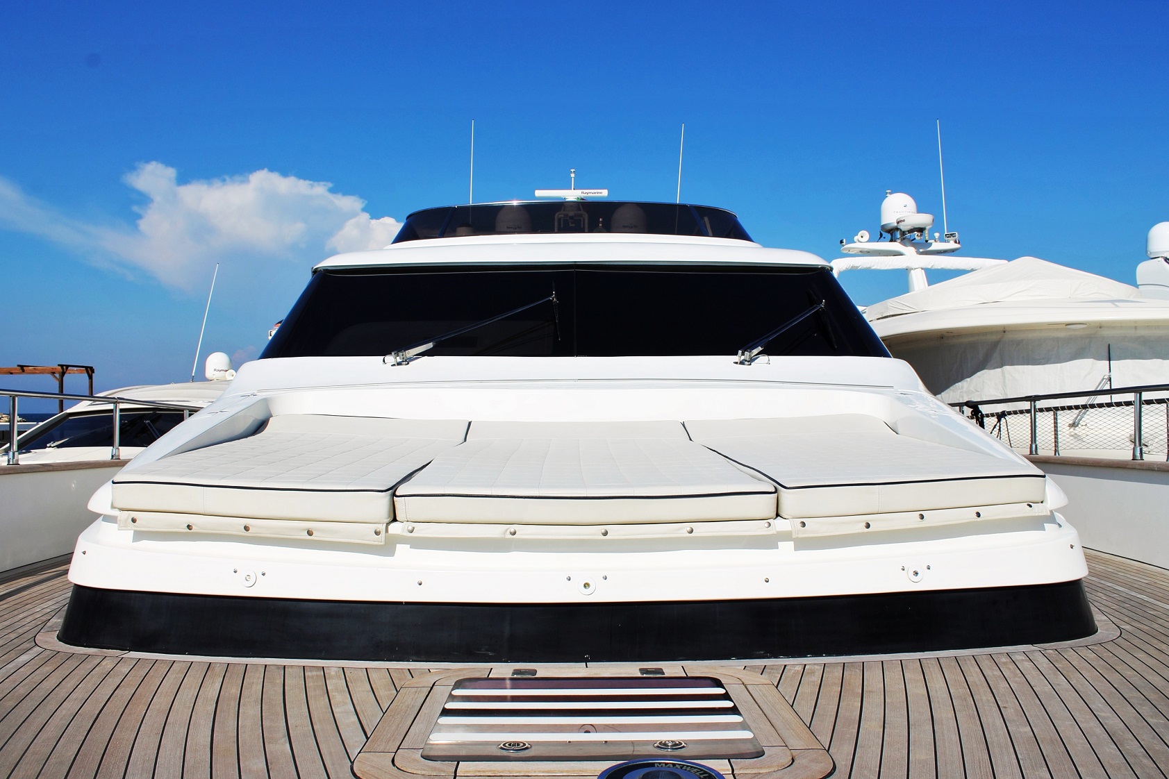 Motor Yacht HAPPY FEET - Foredeck sunpad.jpg