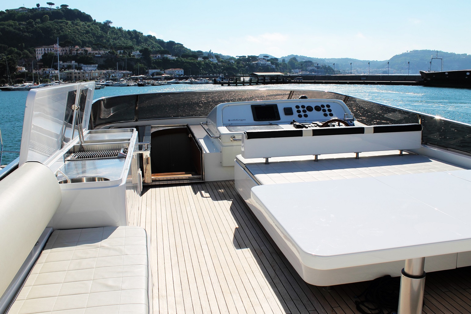 Motor Yacht HAPPY FEET - Sundeck sunpad.jpg