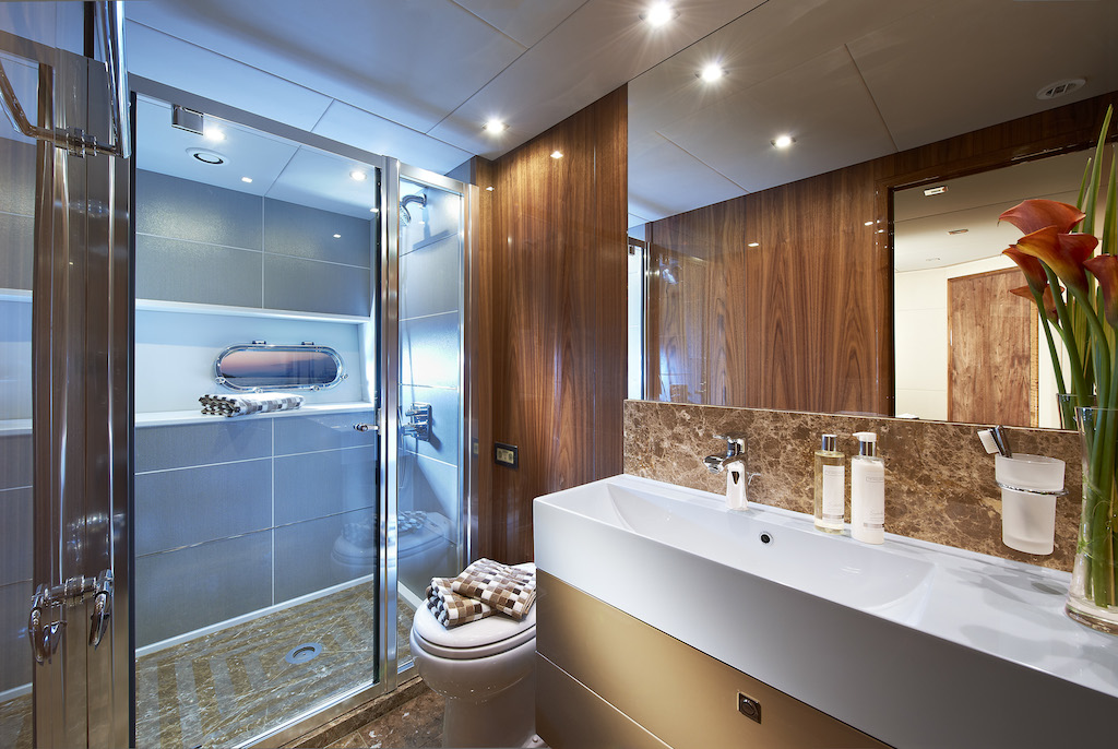 Motor Yacht HIGH ENERGY - Guest Bathroom.jpg
