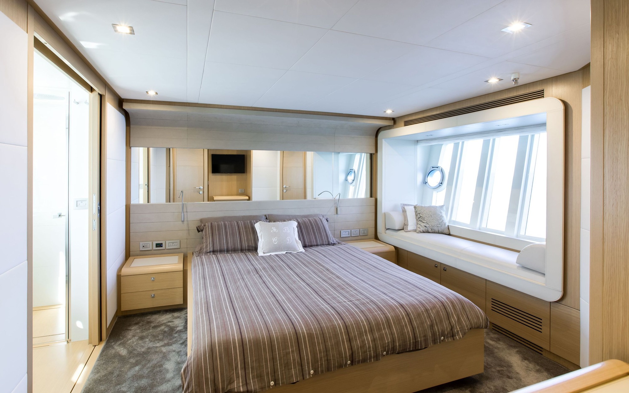 Motor Yacht IGELE - Master cabin.jpg
