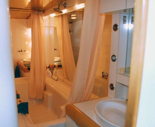 Motor Yacht JUSTINE -  Guest Ensuite.jpg