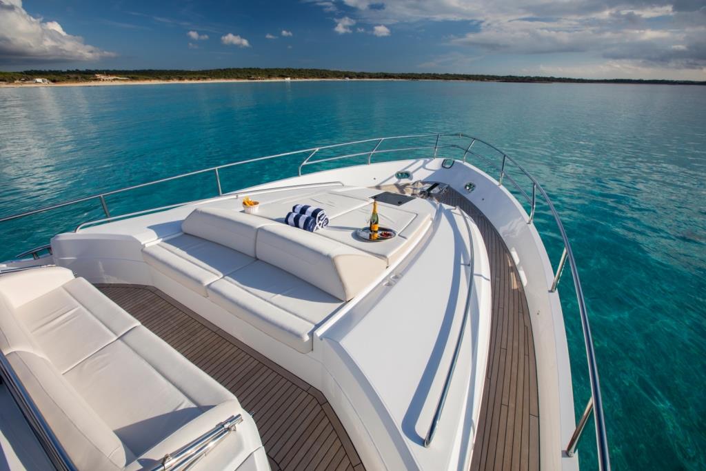 Motor Yacht LA VIE - Foredeck.jpg
