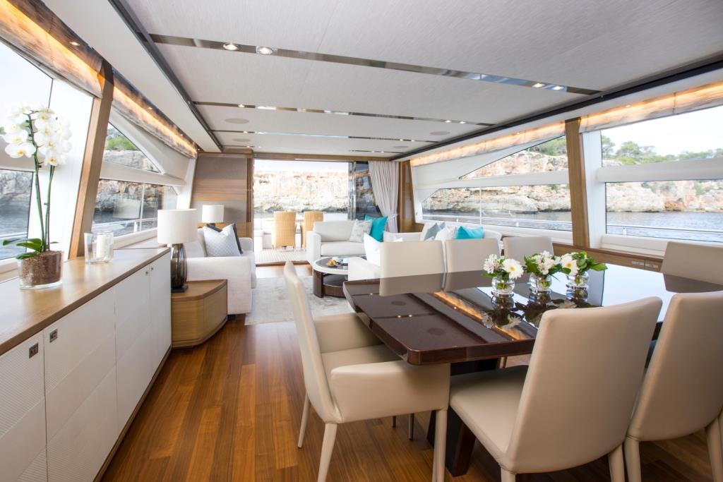 Motor Yacht LA VIE - Salon view aft.jpg