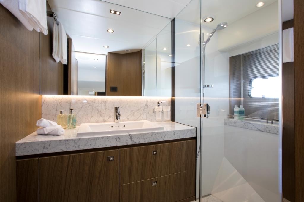 Motor Yacht LA VIE - VIP ensuite.jpg