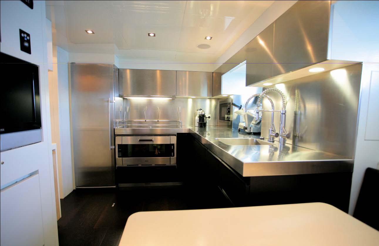 Motor Yacht LUMAR - 013.jpg