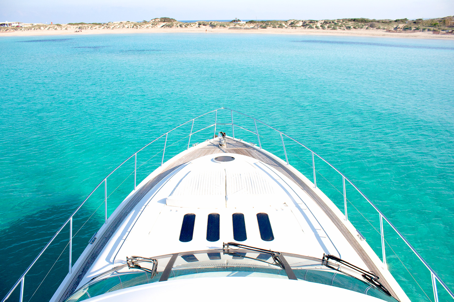 Motor Yacht MANZANA - Bow.jpg