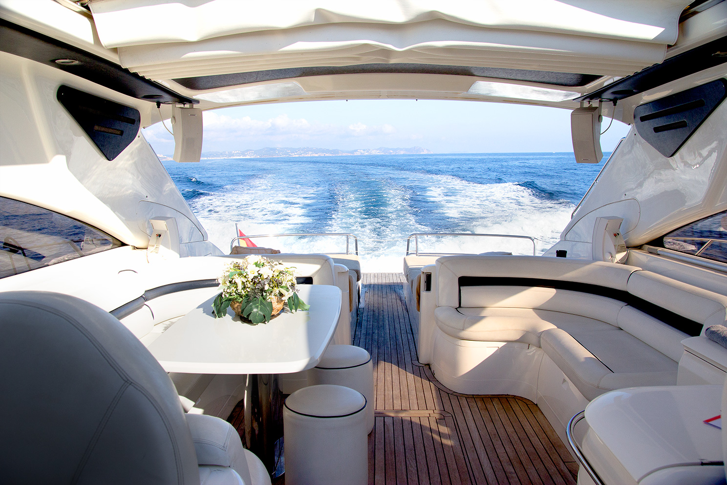 Motor Yacht MANZANA - Upper salon while underway.jpg
