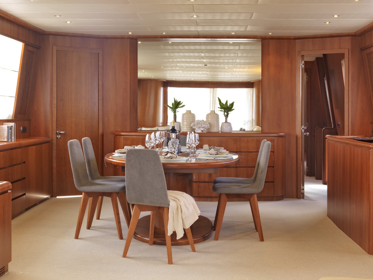 Motor Yacht MARTINA - Dining.jpg