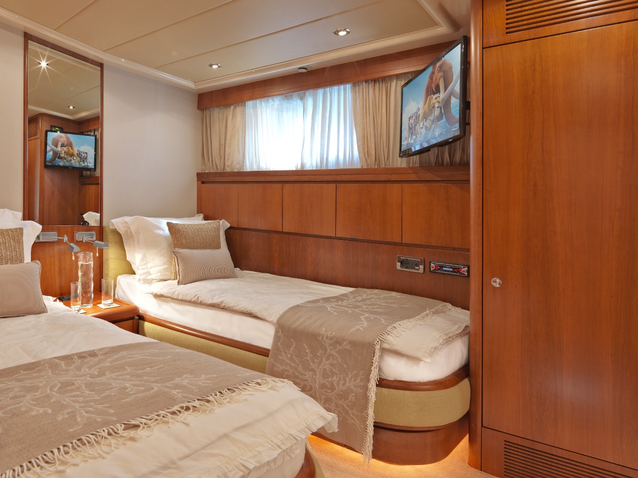 Motor Yacht MARTINA - Twin cabin.jpg