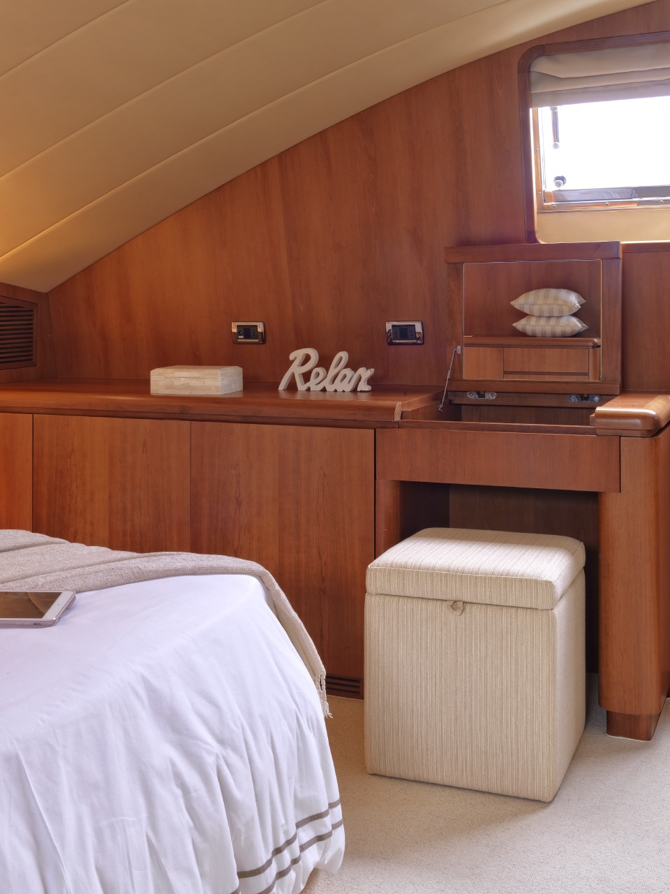 Motor Yacht MARTINA - VIP vanity.jpg