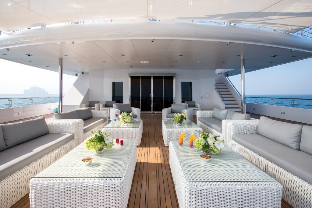 Motor Yacht MOONLIGHT II - Main deck aft.jpg