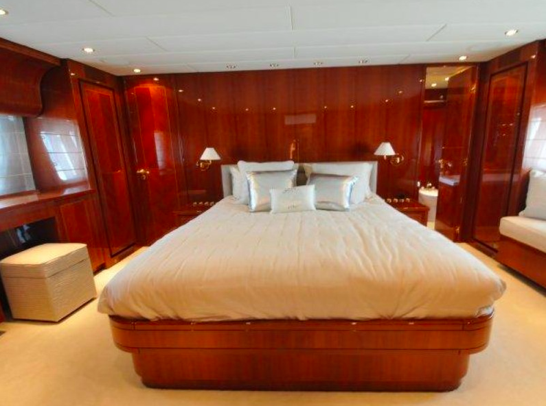 Motor Yacht NAISCA IV - 009.png