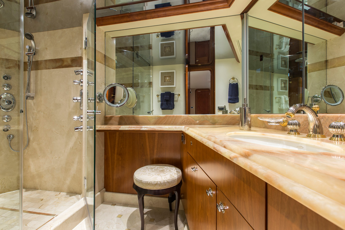 Motor Yacht OASIS - Master ensuite.jpg