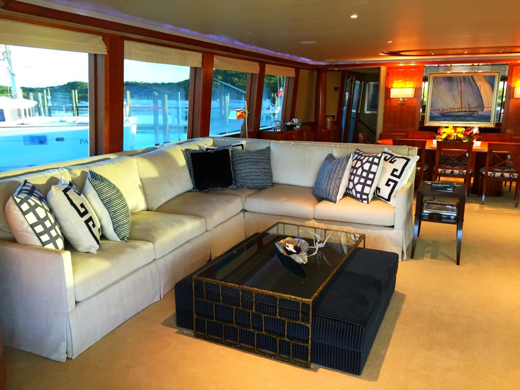 Motor Yacht OASIS - Salon.jpg