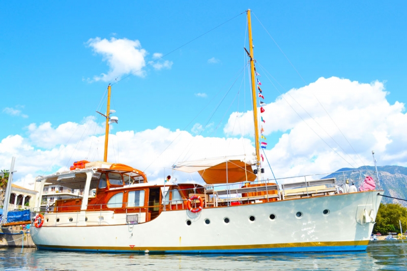 Motor Yacht ROTA II - 1986.jpg