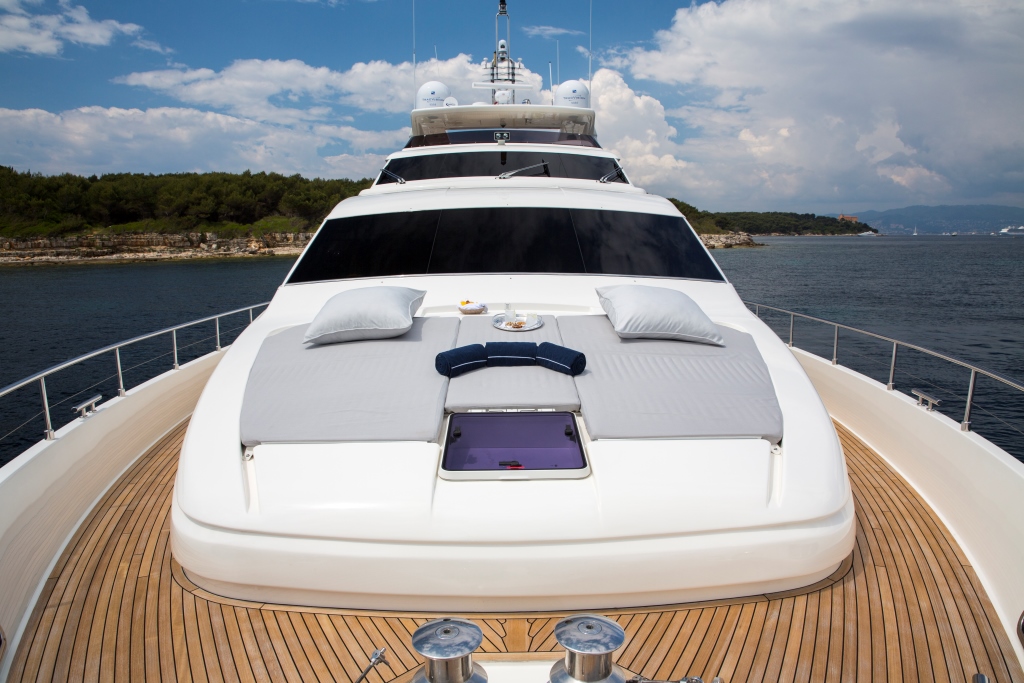 Motor Yacht SANS ABRI - Foredeck.jpg