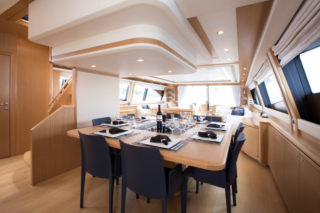 Motor Yacht SANS ABRI - Formal dining.jpg