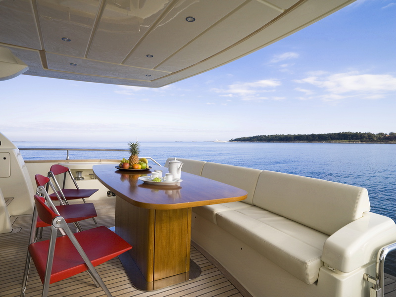 Motor Yacht Stinray M -  Aft Deck.jpg