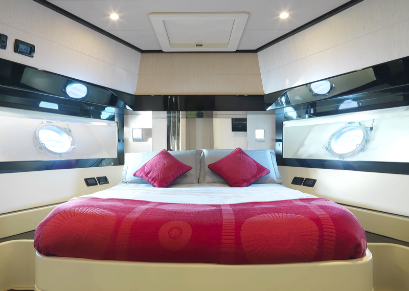 Motor Yacht Stinray M -  Double Cabin.jpg