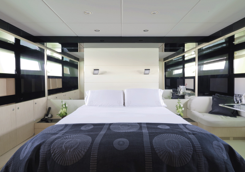 Motor Yacht Stinray M -  Master Cabin.jpg