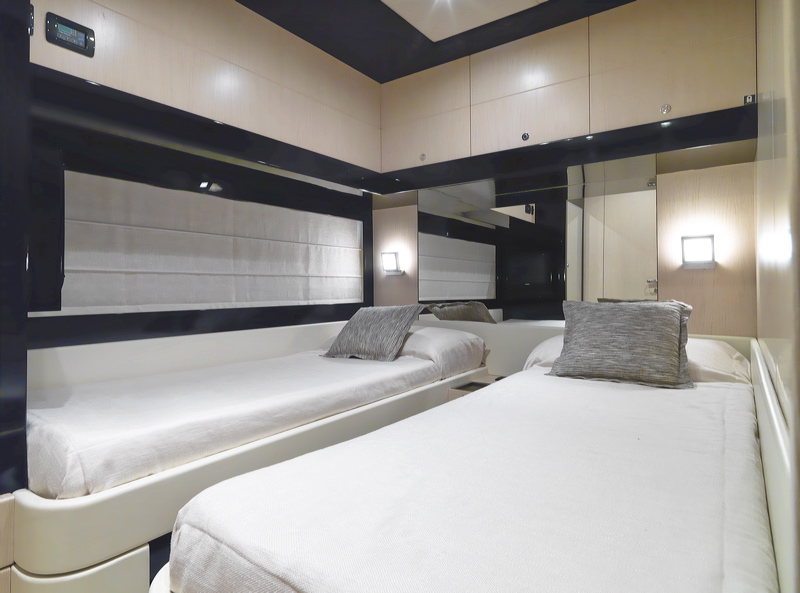 Motor Yacht Stinray M -  Twin Cabin.jpg