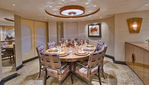 Motor Yacht Triumphant Lady - Dining (7).jpg