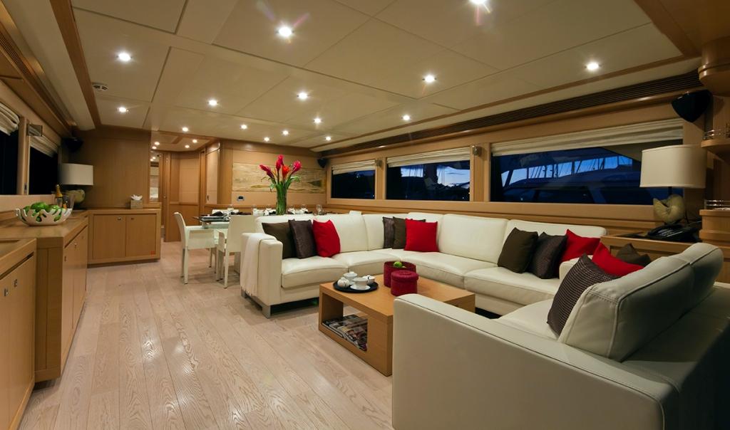 Motor Yacht ZIACANAIA - Salon.jpg