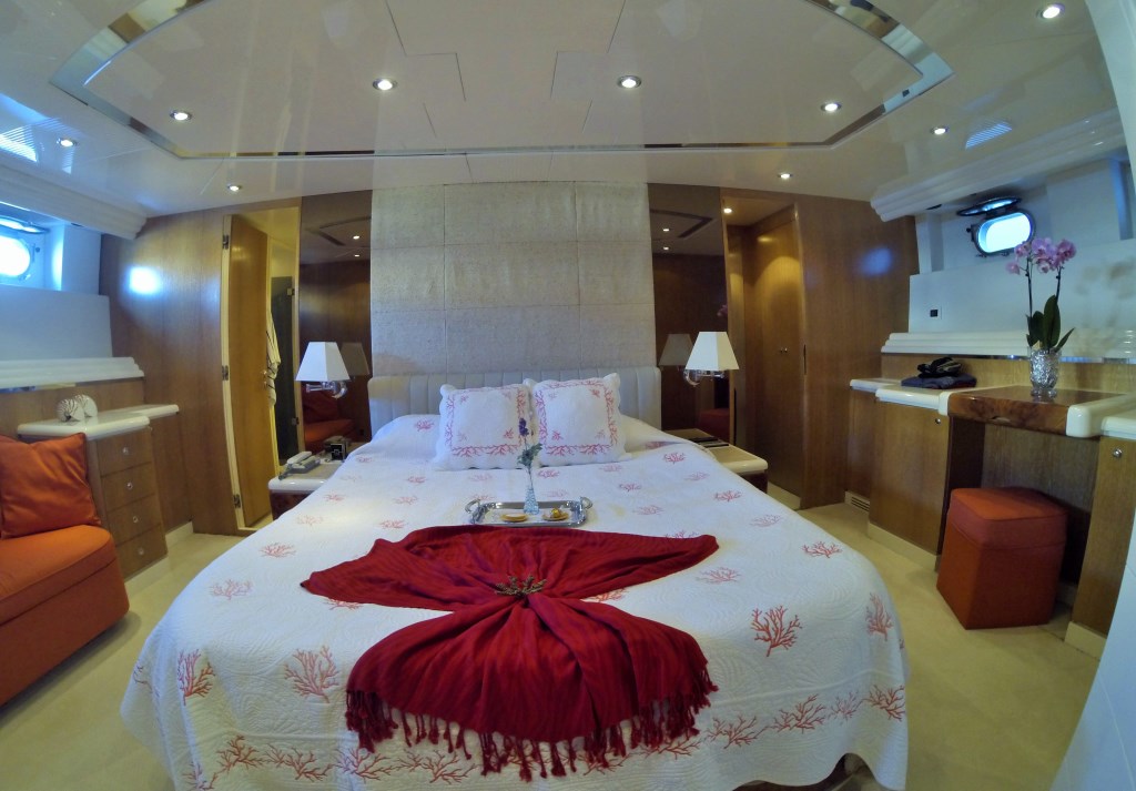 Motor yacht  MOONDANCE - Master Cabin 2.jpg