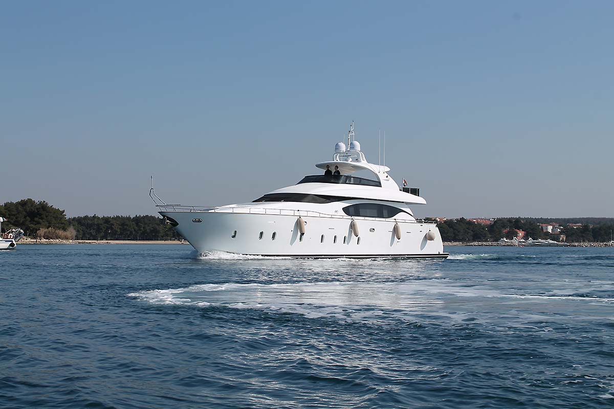Motor yacht 888 - 002.jpg