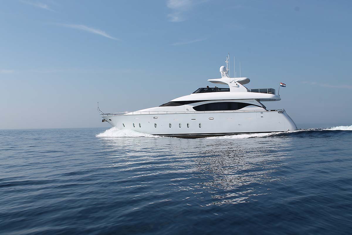 Motor yacht 888 - 003.jpg
