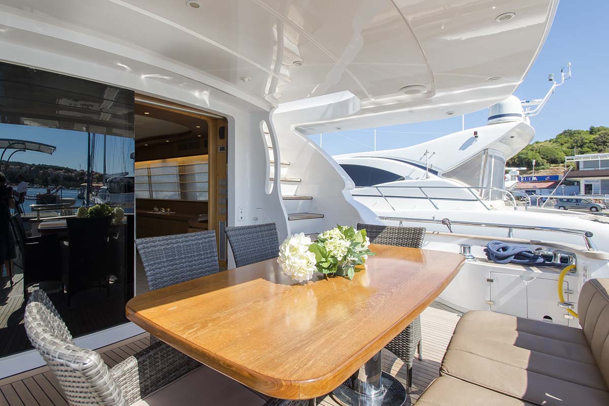 Motor yacht 888 - 009.jpg