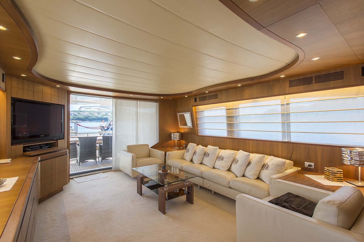 Motor yacht 888 - 011.jpg