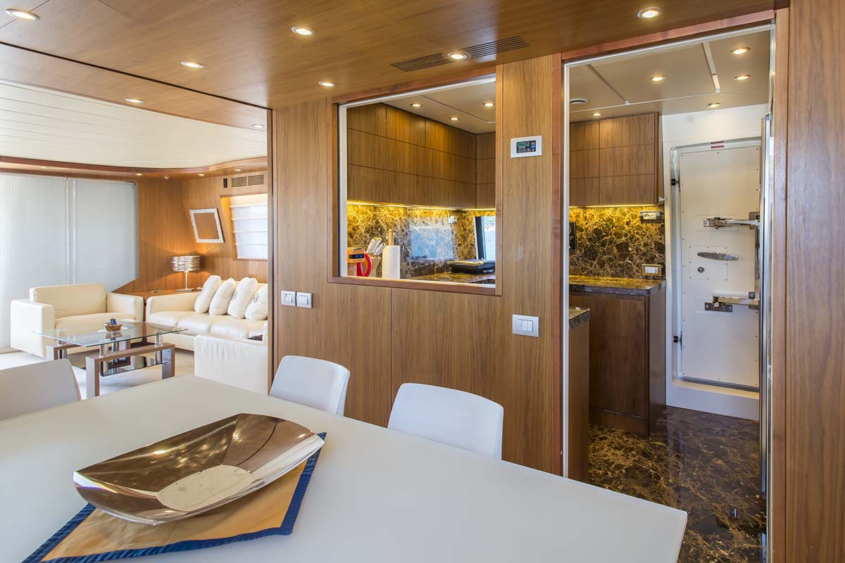 Motor yacht 888 - 014.jpg