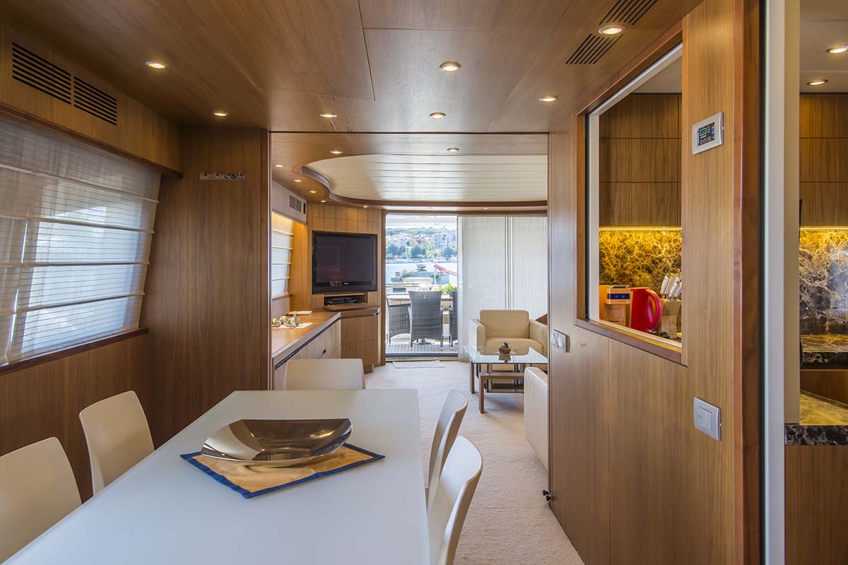 Motor yacht 888 - 015.jpg
