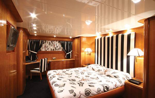 Motor yacht ALTAIR -  Master Cabin.jpg