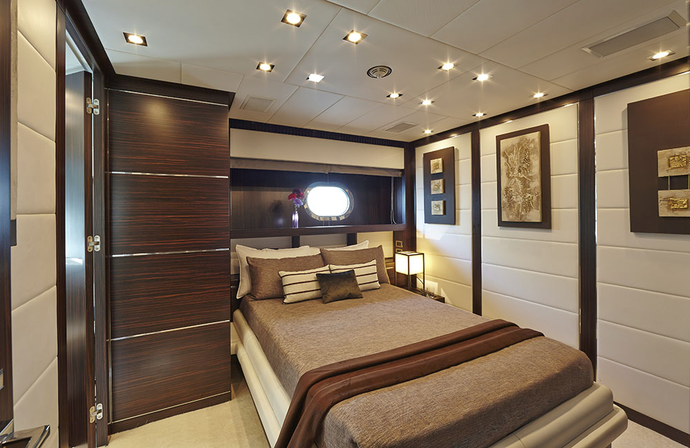 Motor yacht ANTELOPE III - Double Cabin.jpg