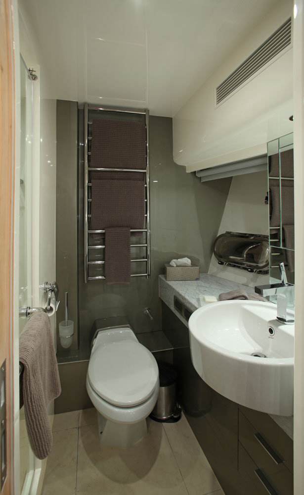 Motor yacht AQUARIUS - Ensuite.jpg