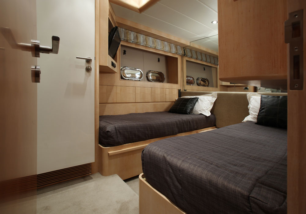 Motor yacht AQUARIUS - Twin Cabin.jpg