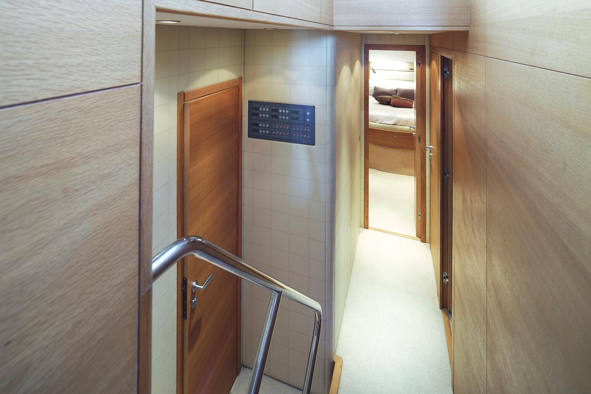 Motor yacht ARWEN - Steps to cabins.jpg