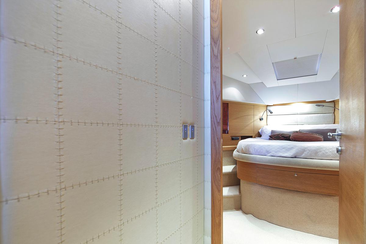 Motor yacht ARWEN - VIP from hall.jpg