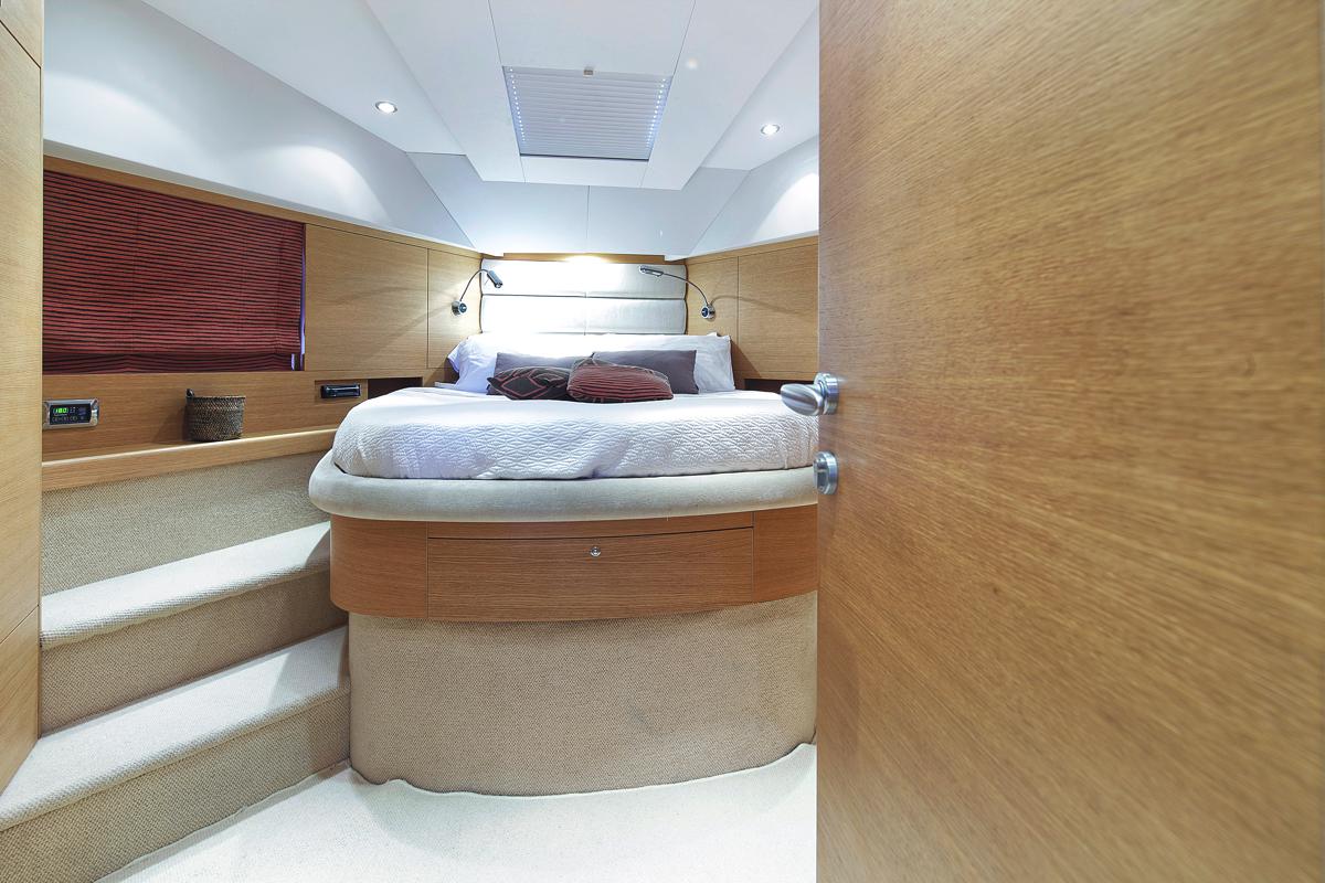Motor yacht ARWEN - VIP view.jpg