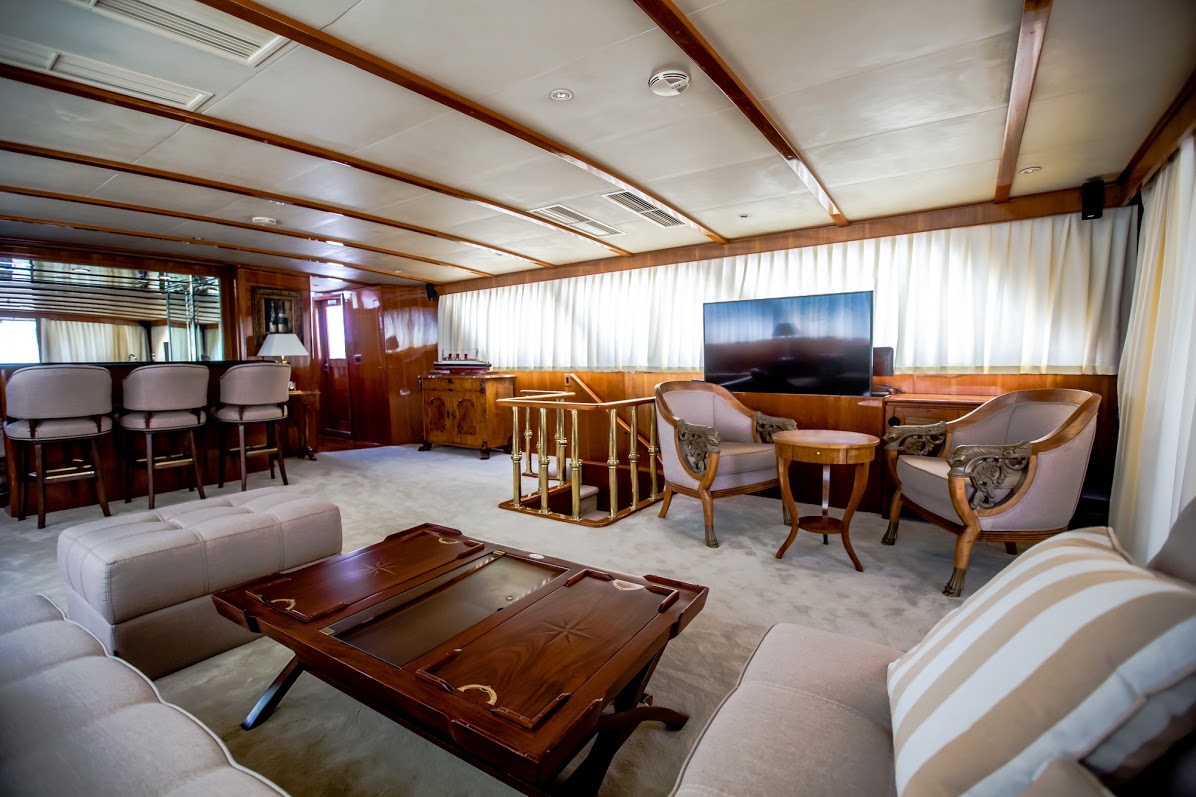 Motor yacht AURIANE - Salon with TV.jpg