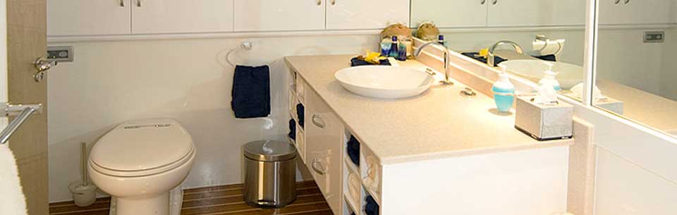 Motor yacht AUSPRO -  Guest Ensuite.jpg